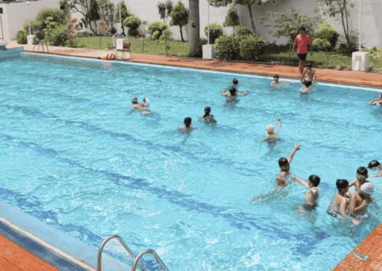 IshitaSwimmingAcademyLaxmiNagarDelhi 768x544