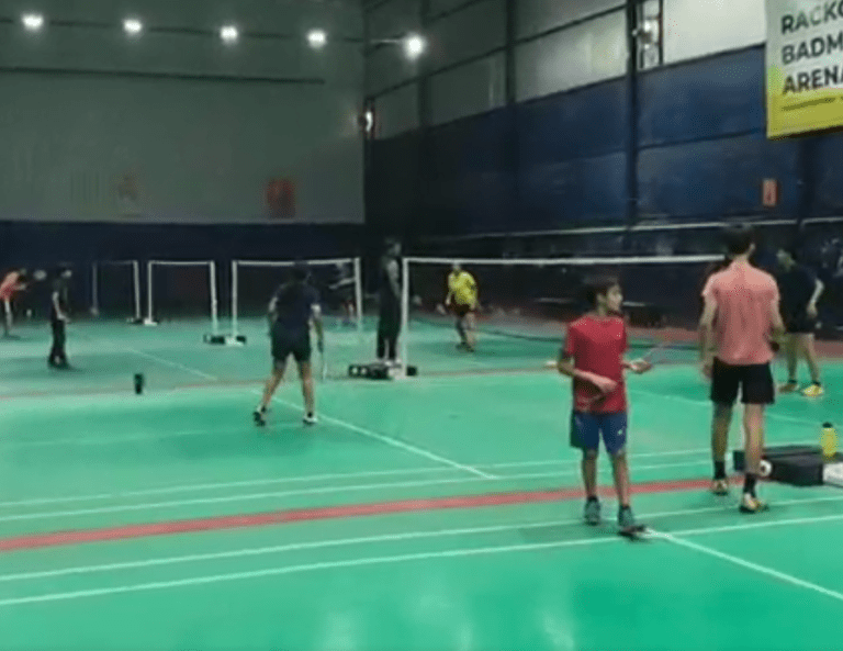 Rackonnect Strings Feathers Badminton Arena Sporbit 1 768x593